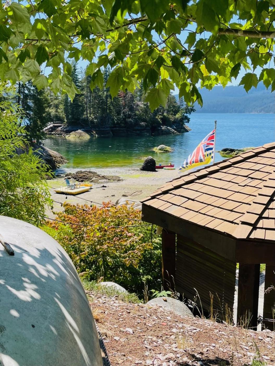 The Tuwanek Hotel And Spa Sechelt Exterior foto