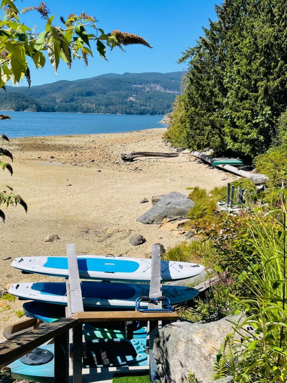 The Tuwanek Hotel And Spa Sechelt Exterior foto