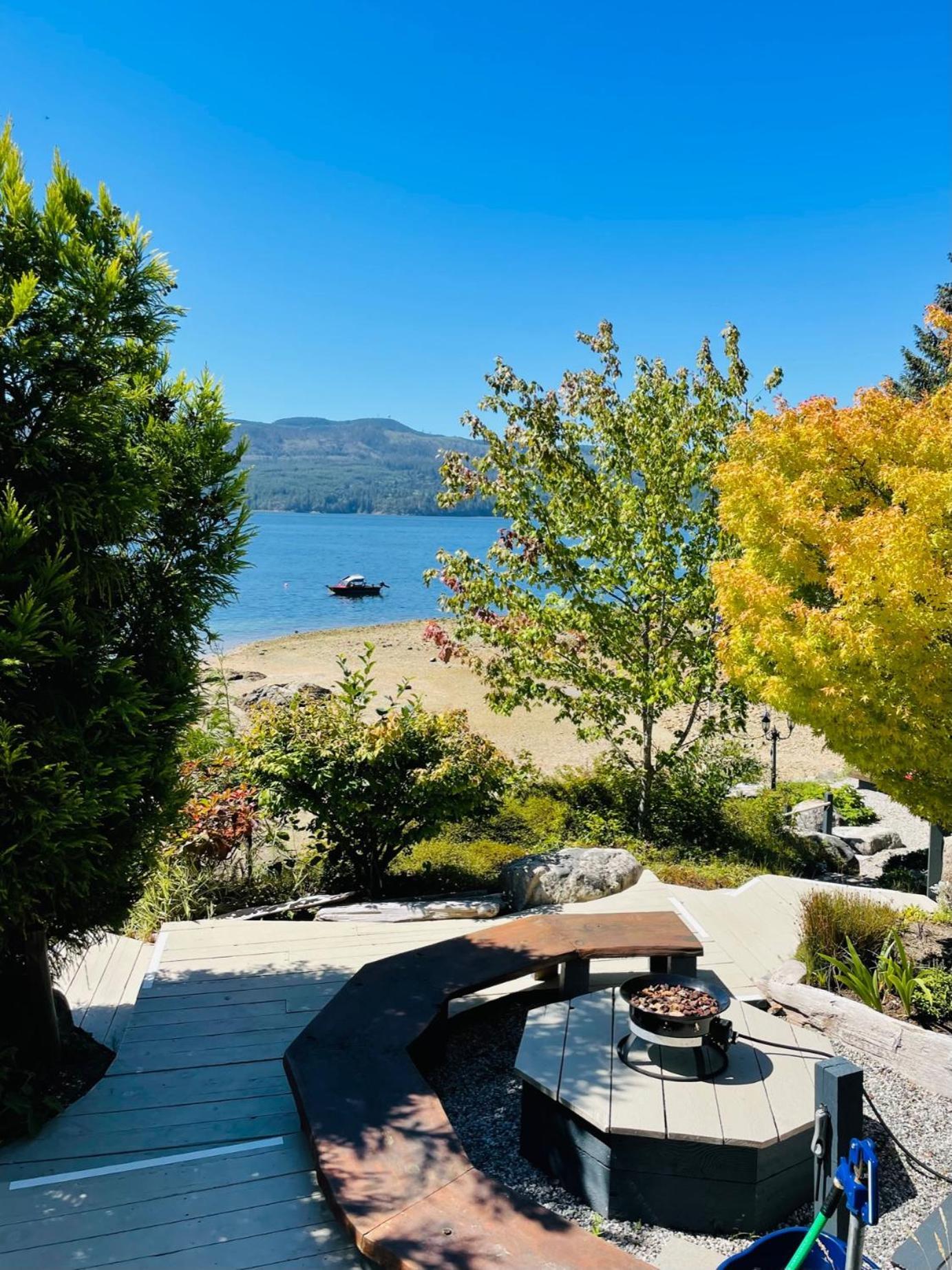 The Tuwanek Hotel And Spa Sechelt Exterior foto