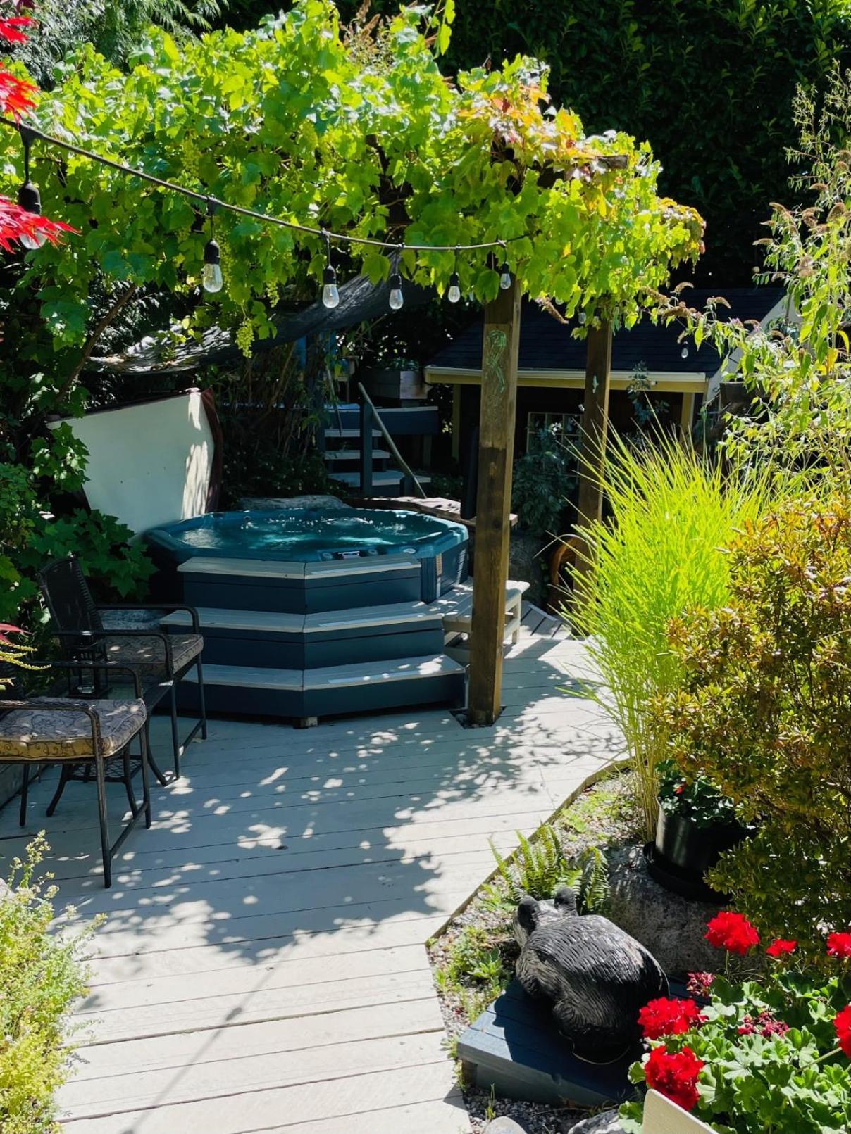 The Tuwanek Hotel And Spa Sechelt Exterior foto