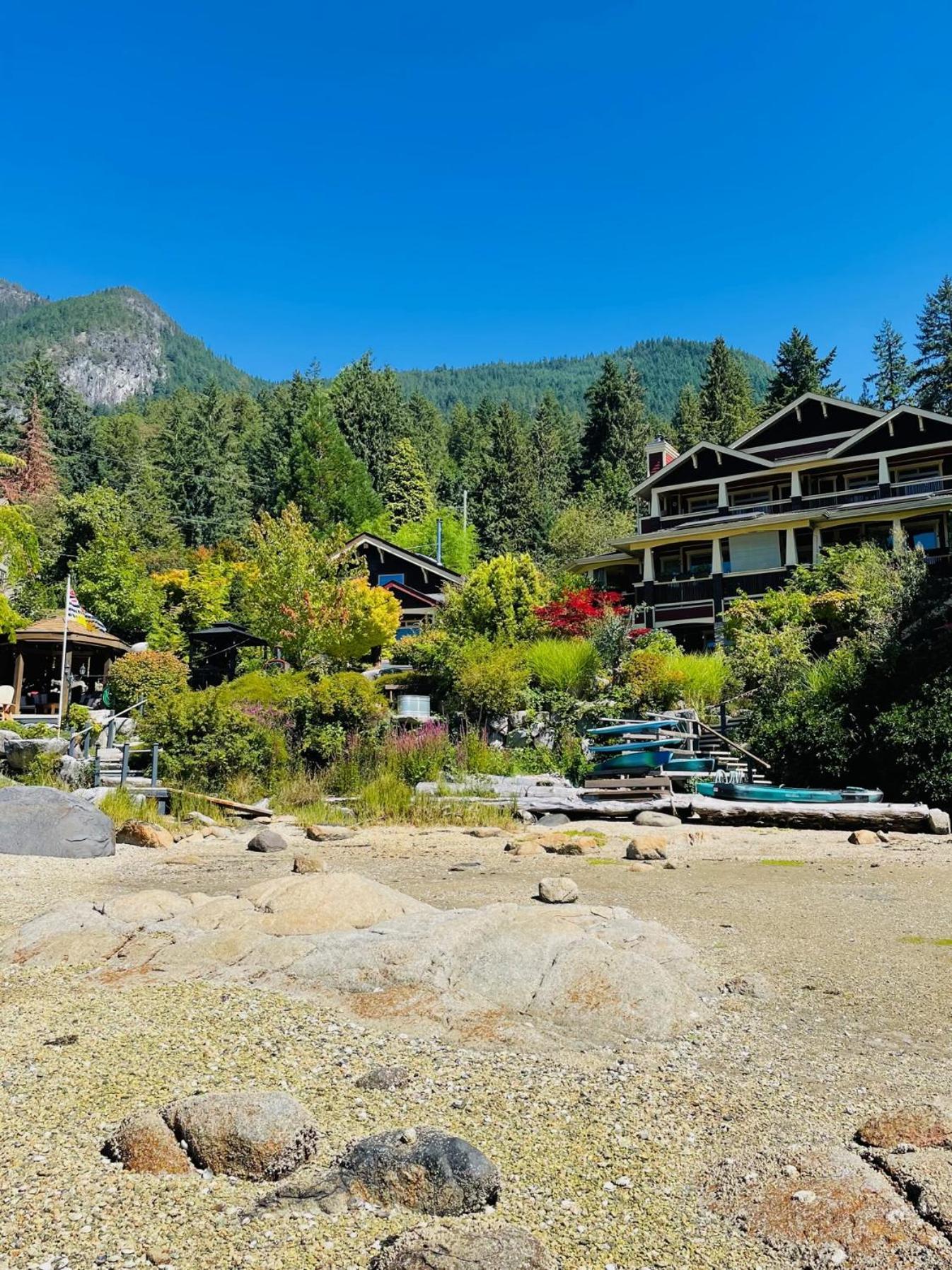 The Tuwanek Hotel And Spa Sechelt Exterior foto