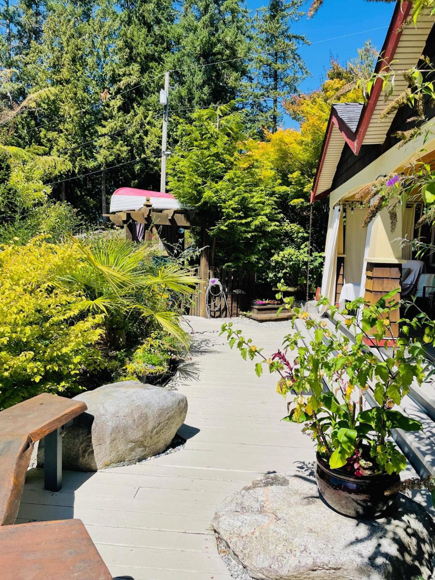 The Tuwanek Hotel And Spa Sechelt Exterior foto