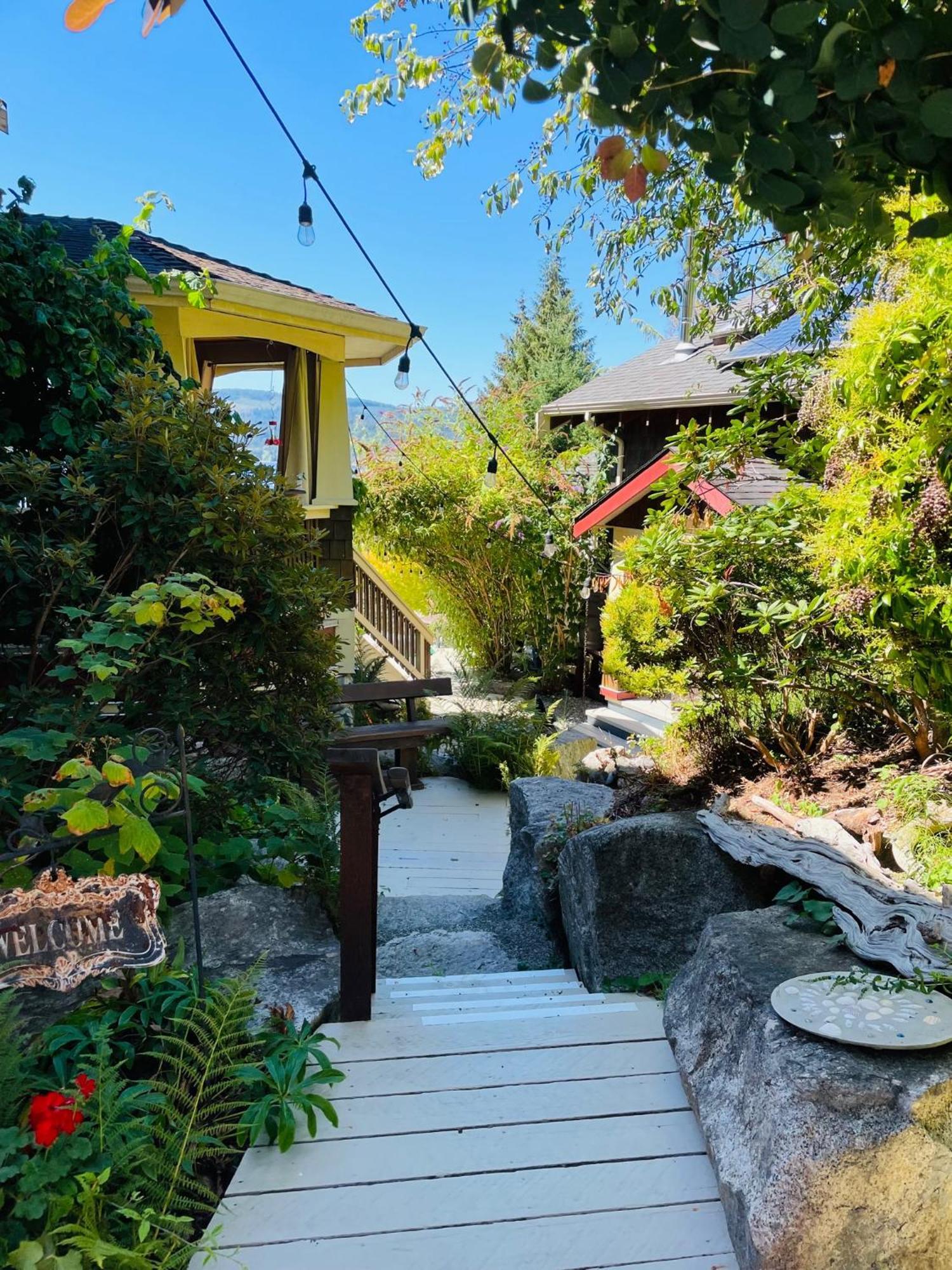 The Tuwanek Hotel And Spa Sechelt Exterior foto