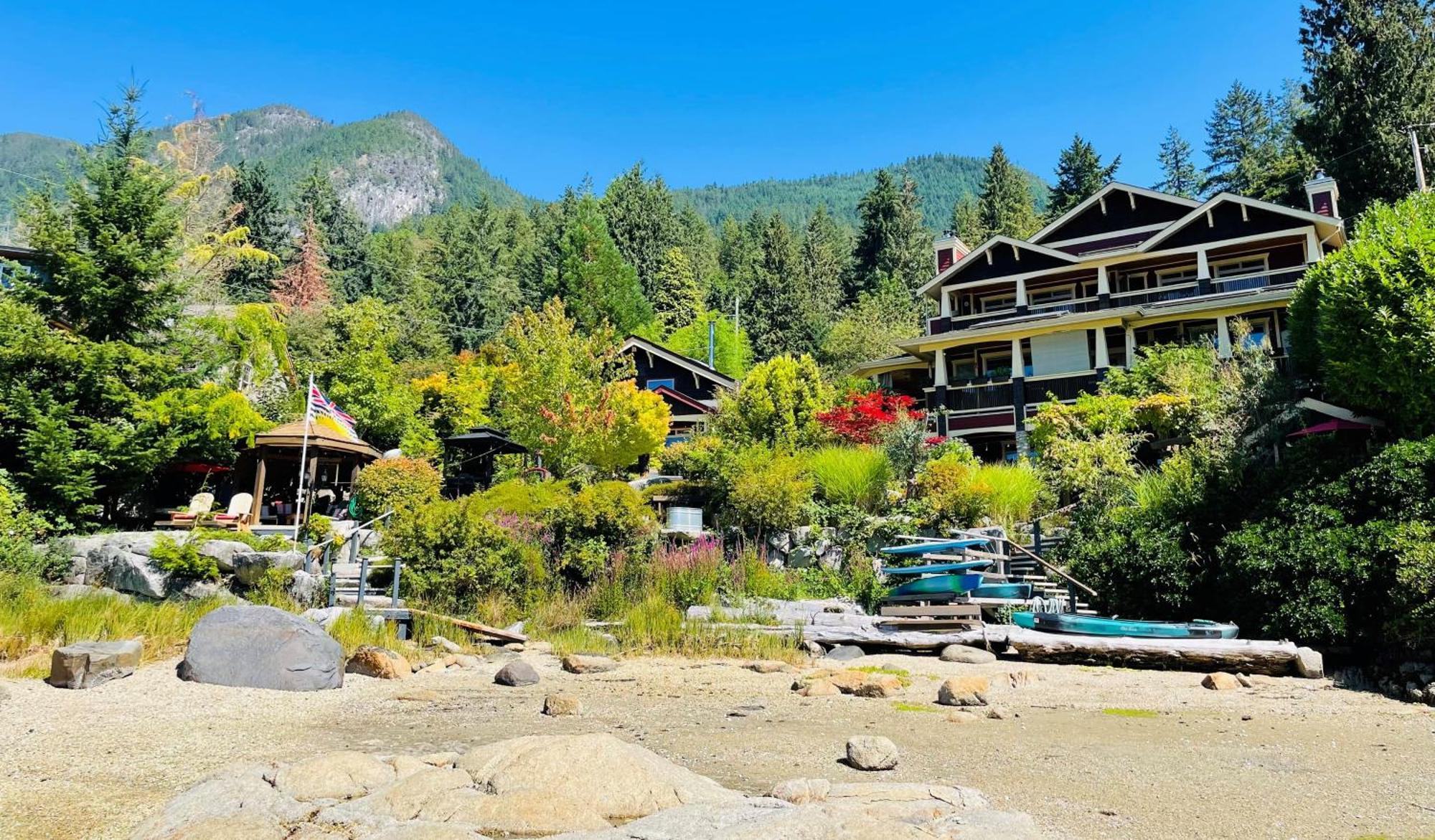 The Tuwanek Hotel And Spa Sechelt Exterior foto