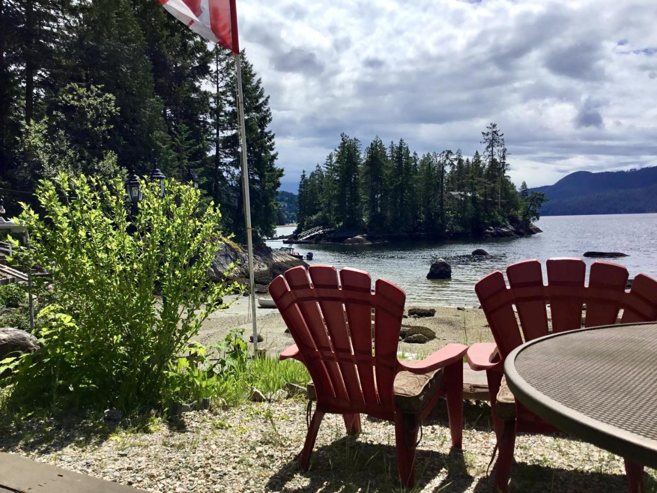 The Tuwanek Hotel And Spa Sechelt Exterior foto